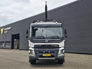 FMX 460 8x4*4 / HMF Z KRAAN + HYVA LIFT